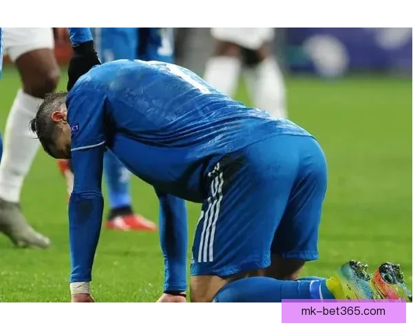 波神被保罗里德顶到腰部返回更衣室 本场比赛能否出战成疑